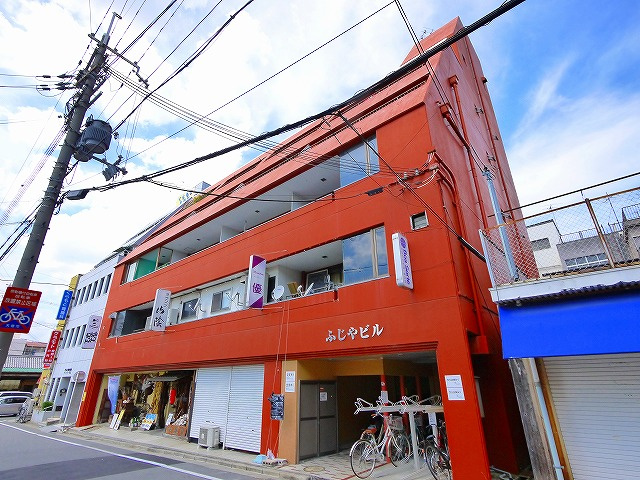 コモビルの外観