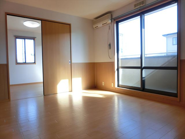 サンガーデン宮本Ｅの居間・リビング|エアコン完備、お得な一室