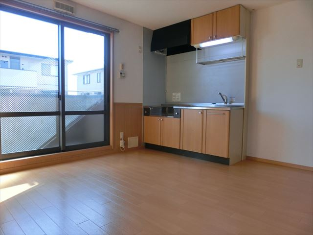 サンガーデン宮本Ｅの居間・リビング|日当たりのよい明るいリビング