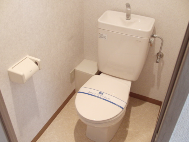 大阪市西淀川区御幣島２丁目の賃貸マンションのトイレ