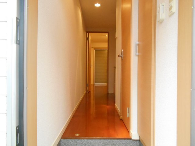 リブリ・クローバーの玄関