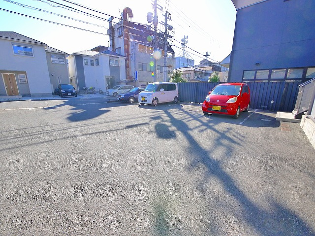 西栄ハイツの駐車場|駐車場があります