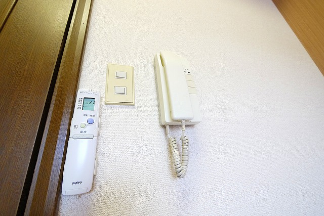 シティパレスやすらぎの道Ｐ６のセキュリティ|インターホン付きで安心。