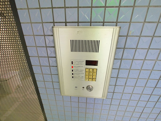 シティパレスやすらぎの道Ｐ６のセキュリティ|オートロック付きで安心。