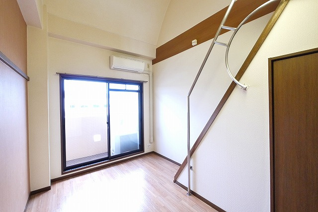 シティパレスやすらぎの道Ｐ６の居間・リビング|明るい洋室です。