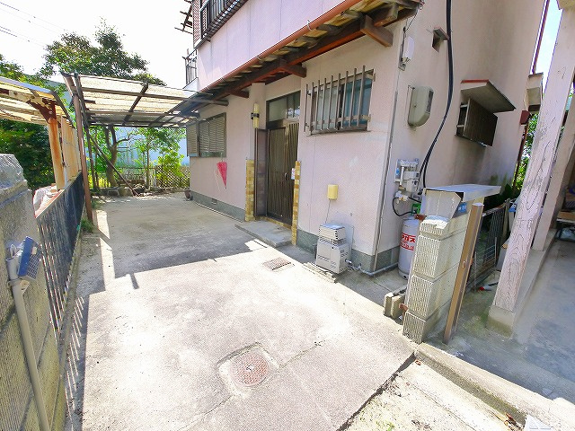 山手一戸建の駐車場