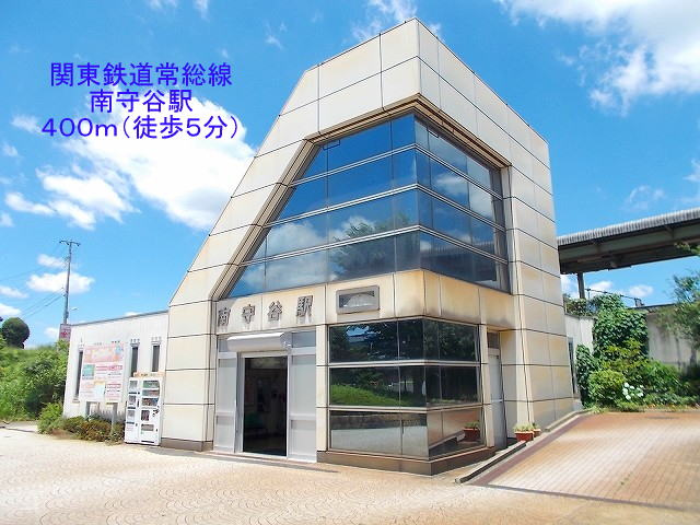 エリオットの周辺