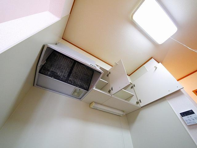 ルーチェ本町のキッチン|コンパクトなキッチンで掃除もラクラク