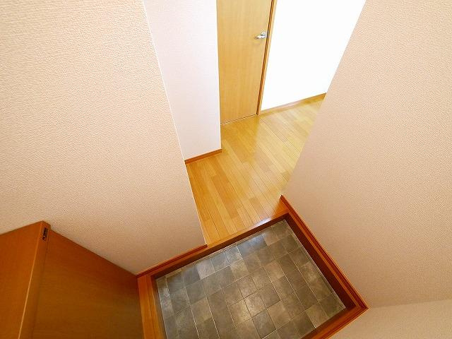 ルーチェ本町の玄関|明るい玄関です