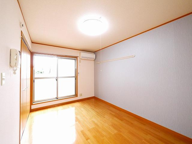 ルーチェ本町の寝室|落ち着いた色調の寝室です