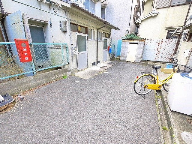 小村貸家（４丁目）のエントランス