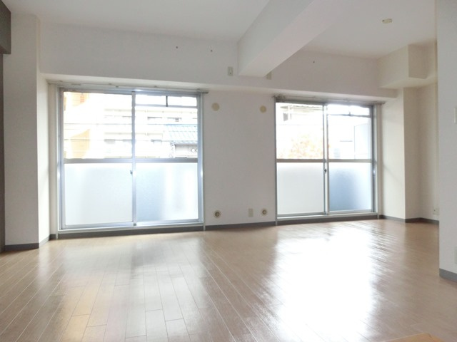 大阪市淀川区三国本町３丁目の賃貸マンションの居間・リビング