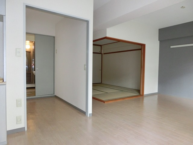 大阪市淀川区三国本町３丁目の賃貸マンションの居間・リビング