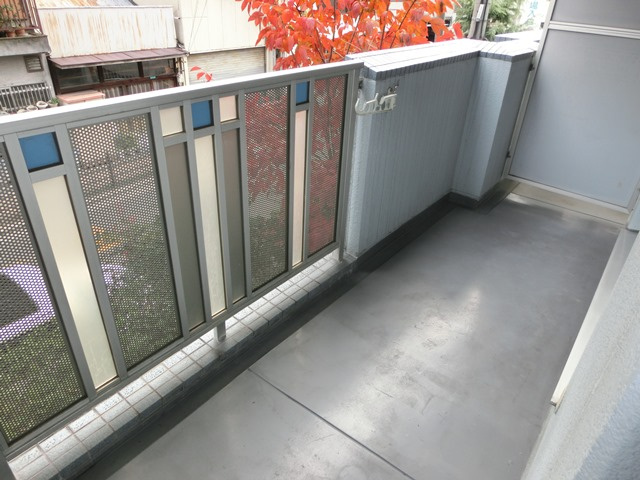 大阪市淀川区三国本町３丁目の賃貸マンションのバルコニー