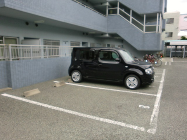 大阪市淀川区三国本町３丁目の賃貸マンションの駐車場