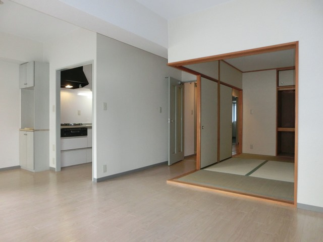 大阪市淀川区三国本町３丁目の賃貸マンションの居間・リビング