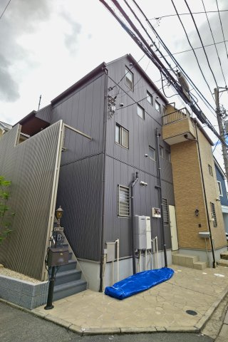 Ｓｕｎ Ｐｕｒｅ（サンピュア）の外観|上階はオーナー宅となっています。