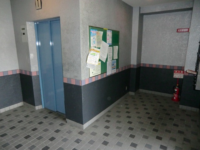 大阪市淀川区十三元今里１丁目の賃貸マンションのロビー