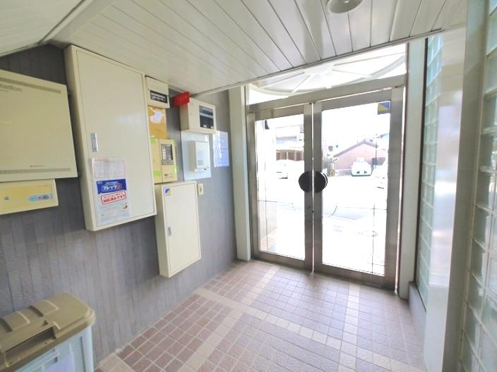 ウインライフ若草山のエントランス|清潔なエントランスです