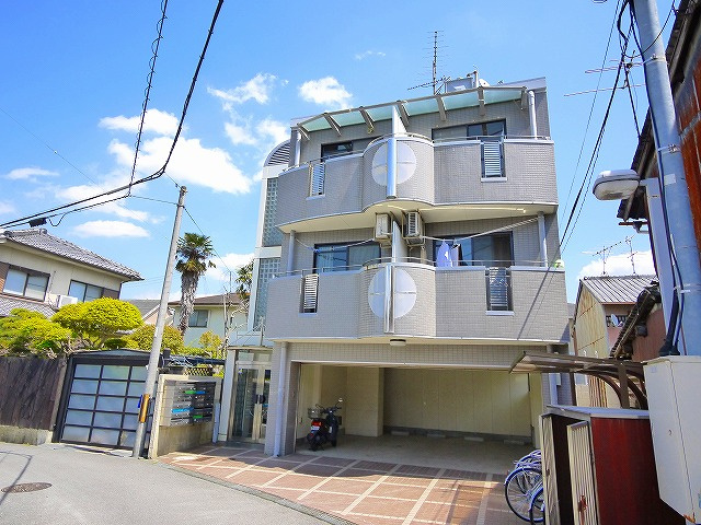 ウインライフ若草山の外観|しっかりとしたマンションタイプです