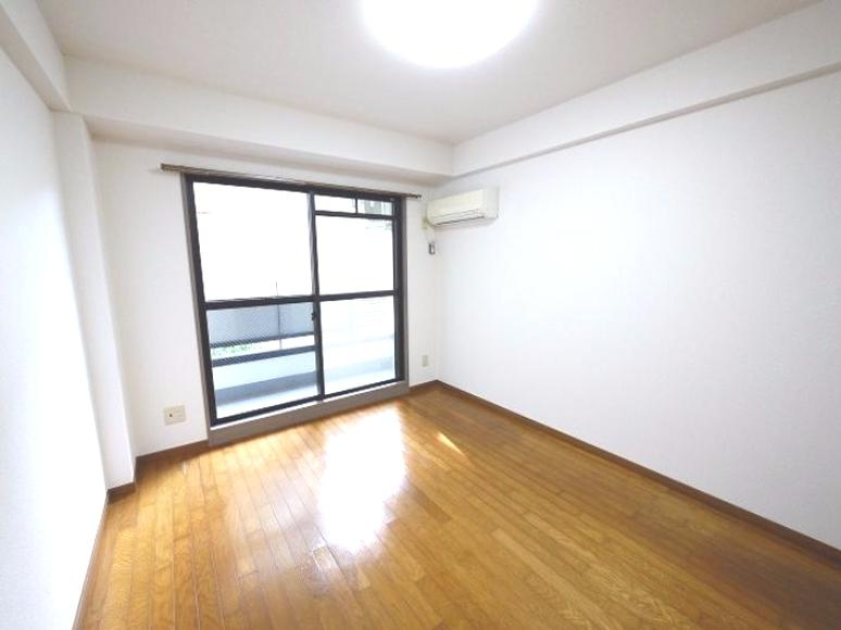 ウインライフ若草山の洋室|ゆったりした洋室です