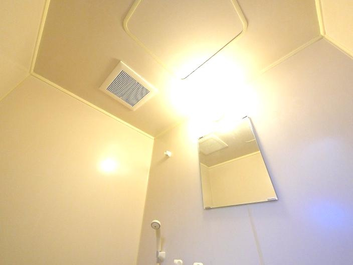 ウインライフ若草山の浴室|換気扇完備で安心です