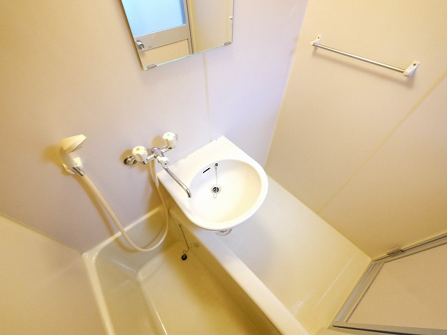 ウインライフ若草山のその他|お風呂の中に洗面台がございます