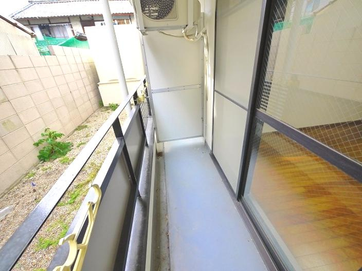 ウインライフ若草山のバルコニー|暖かな日差しのふりそそぐバルコニー