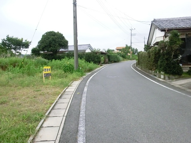 高崎市箕郷町西明屋売土地の前面道路含む現地写真