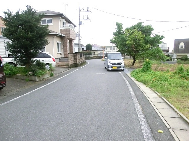 高崎市箕郷町西明屋売土地の前面道路含む現地写真