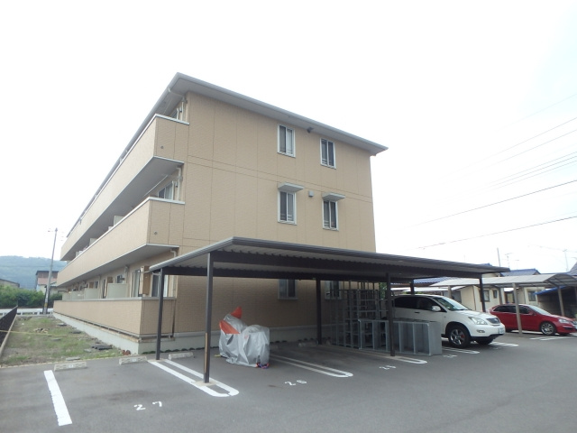 カリスの駐車場|カリス（倉敷市連島町連島　賃貸マンション）屋根付き駐車場