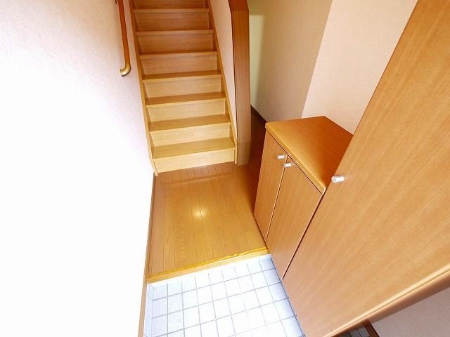 エストリーヴの玄関|明るい玄関です