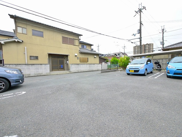 エストリーヴの駐車場|駐車場に車を止められます