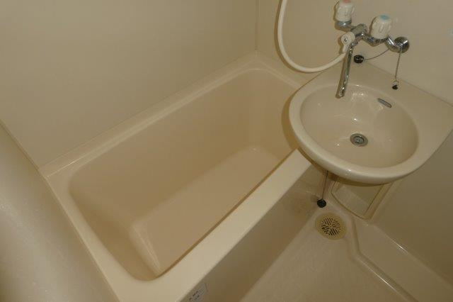 小山エビスコーポの浴室