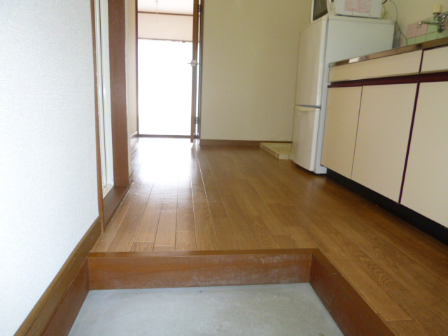岡山市北区小山のアパートの玄関