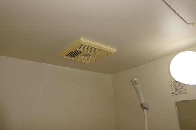 小山エビスコーポの浴室|浴室換気扇