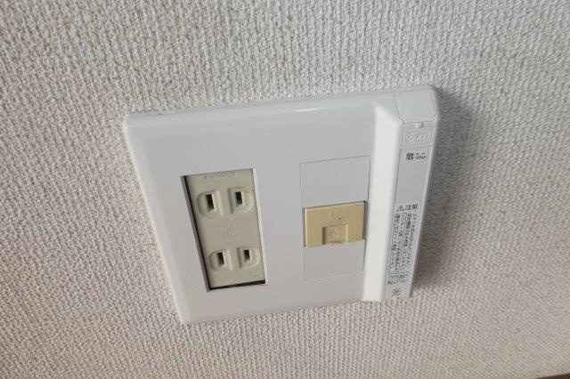 岡山市北区小山のアパートの設備|電話モジュラー