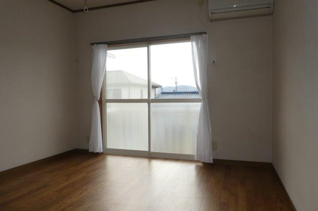 小山エビスコーポの居間・リビング|洋室