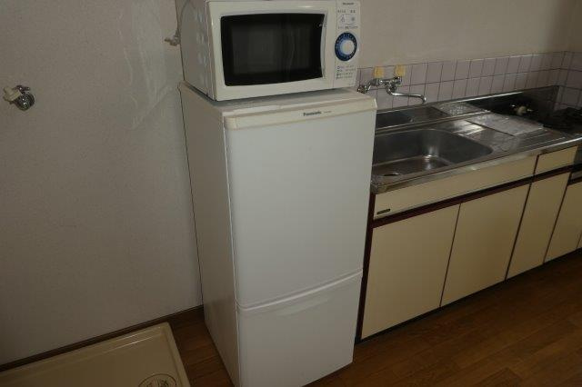 小山エビスコーポのキッチン|冷蔵庫・レンジ（撤去も相談可）
