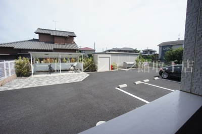 HEADLEY GRANGEの駐車場