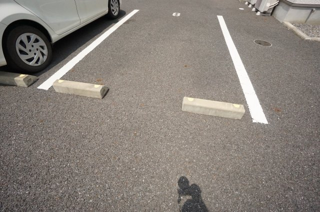 HEADLEY GRANGEの駐車場