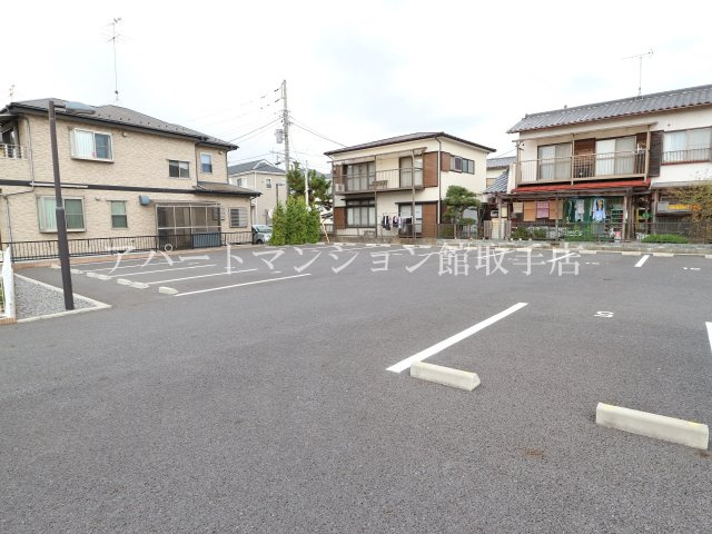HEADLEY GRANGEの駐車場