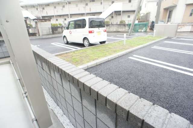 グランフェリシアの駐車場