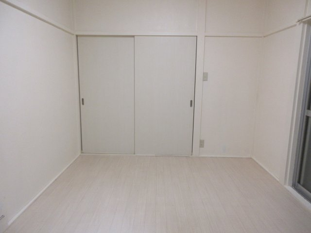 プチメゾン日吉の洋室