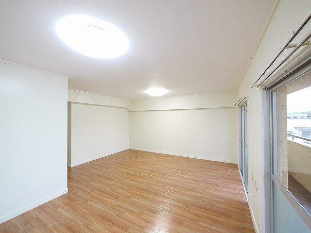 アルファコートの洋室