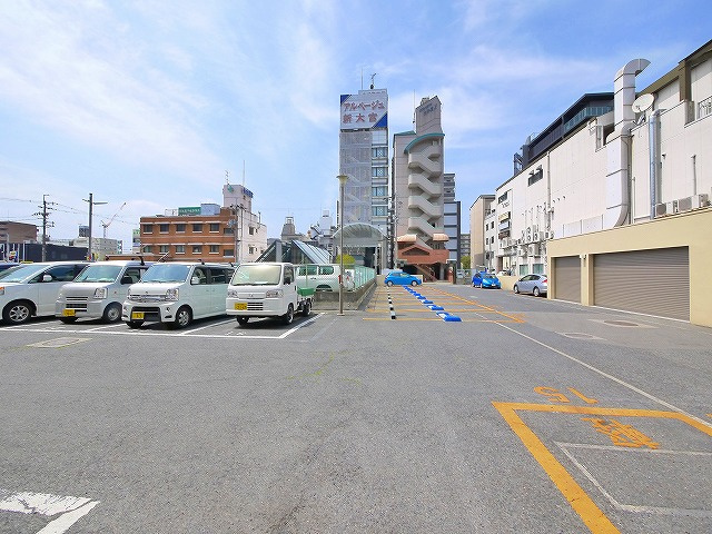 アルファコートの駐車場