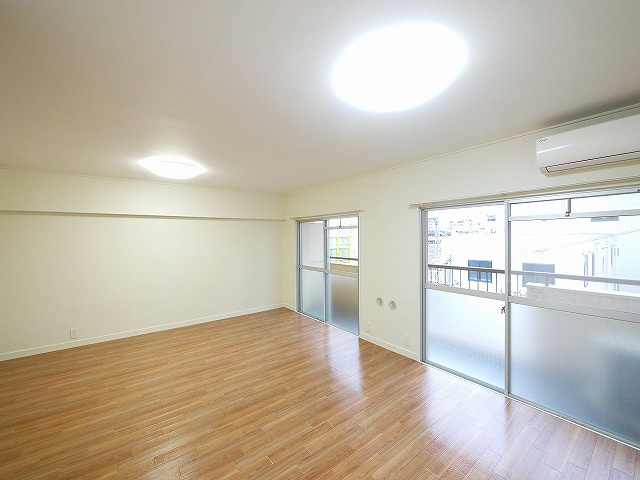 アルファコートの洋室