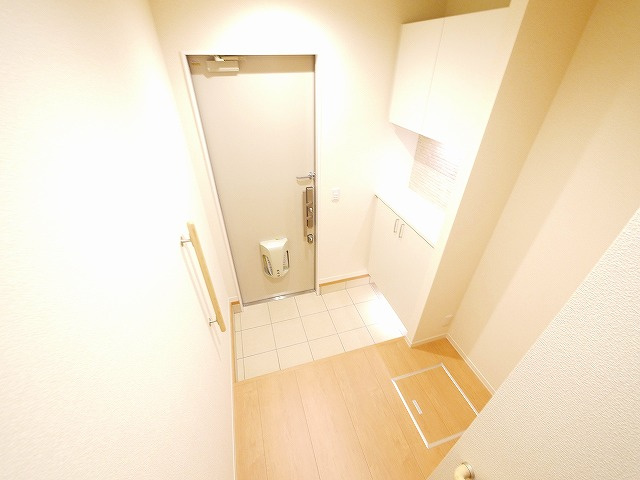 シャーメゾン石上の玄関|明るい玄関です