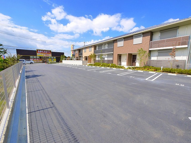 シャーメゾン石上の駐車場|車をお持ちの方に嬉しい駐車場付きの物件です