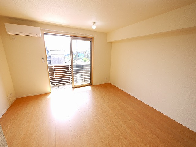 シャーメゾン石上の洋室|おしゃれなリビングです